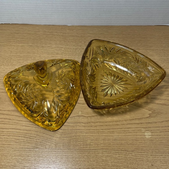 Vintage Indiana Glass Triangle Covered Candy Dish Amber Pinwheel Bowl w Lid MCM - Picture 3 of 9